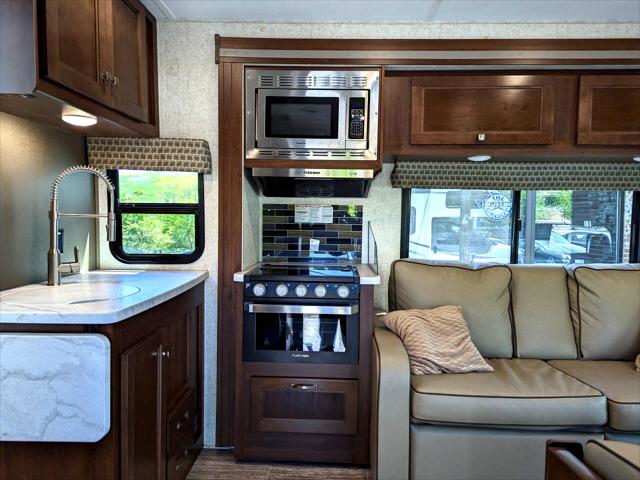 2020 Chevrolet Express Cutaway 4500 Van