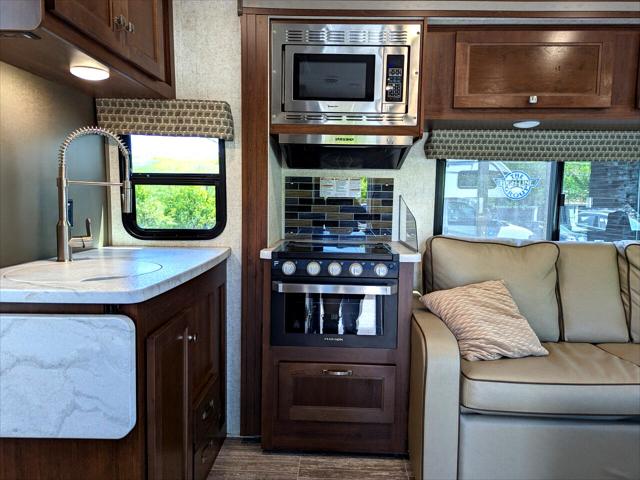 2020 Chevrolet Express Cutaway 4500 Van