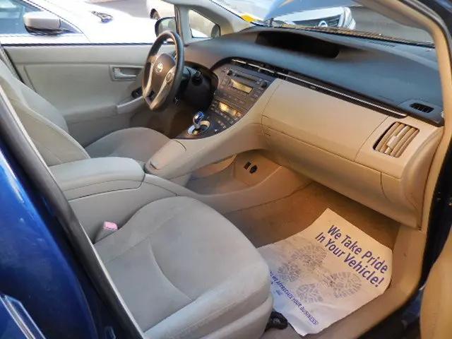 2011 Toyota Prius Two