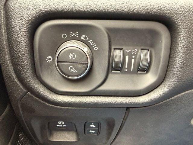 2019 Ram 1500 Big Horn/Lone Star Crew Cab 4x4 57 Box