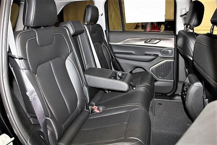 2023 Jeep Grand Cherokee GRAND CHEROKEE LIMITED 4X4