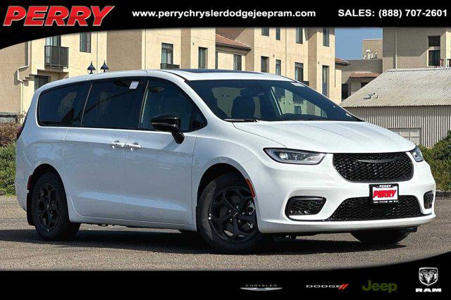 2023 Chrysler Pacifica Hybrid Limited for sale in National City, CA