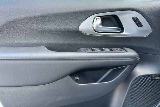 2023 Chrysler Pacifica Hybrid Limited