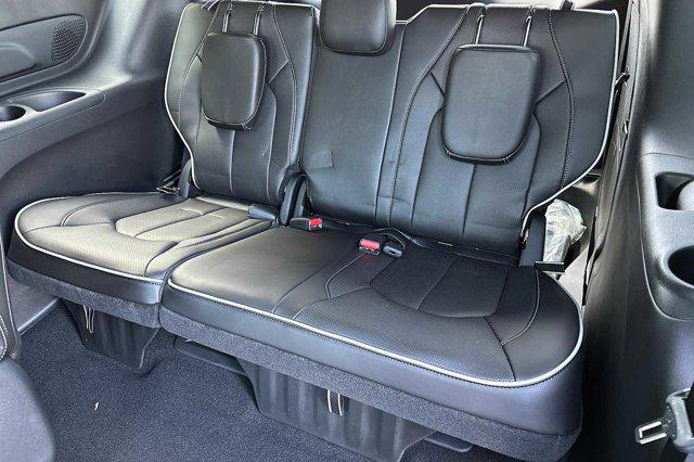 2023 Chrysler Pacifica Hybrid Limited
