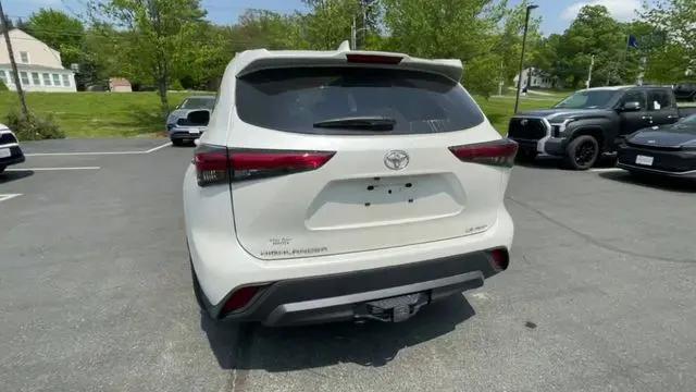 2021 Toyota Highlander LE