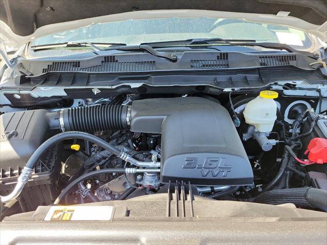 2023 RAM Ram 1500 Classic RAM 1500 CLASSIC TRADESMAN CREW CAB 4X4 57 BOX