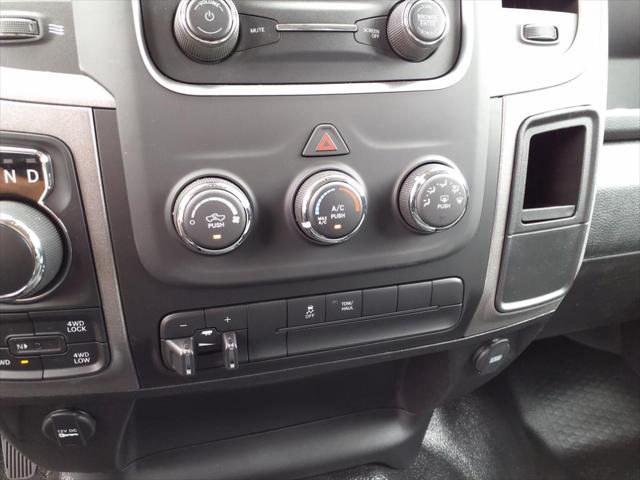 2022 RAM Ram 1500 Classic RAM 1500 CLASSIC TRADESMAN CREW CAB 4X4 64 BOX