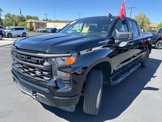 2022 Chevrolet Silverado 1500 4WD Crew Cab Standard Bed Custom