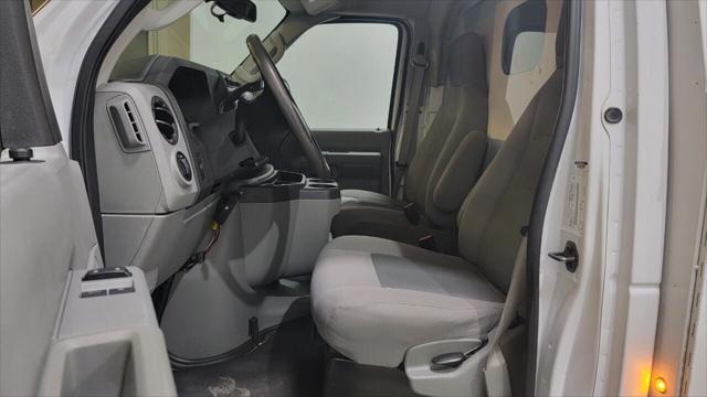 2015 Ford E-350 Cutaway E 350 SD 2dr 138 in. WB SRW Cutaway Chassis