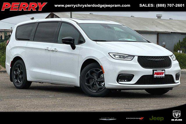 2023 Chrysler Pacifica Hybrid Limited for sale in National City, CA