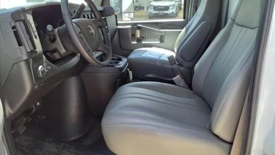 2023 GMC Savana Cutaway Work Van