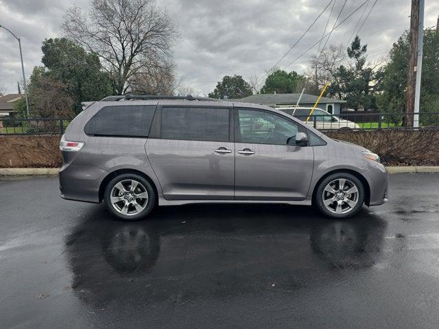 2020 Toyota Sienna SE