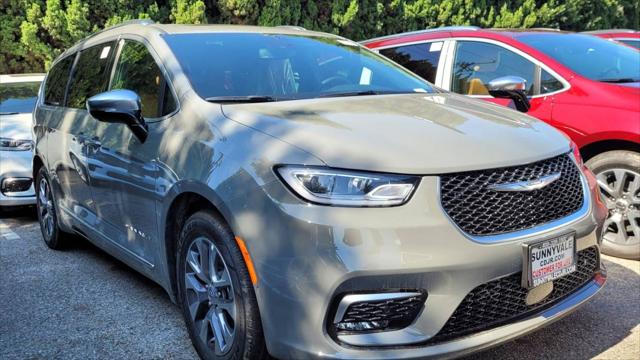 New 2023 Chrysler Pacifica Pinnacle AWD Specs | J.D. Power