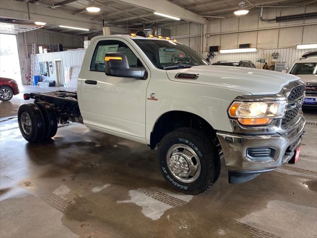 2023 RAM Ram 3500 Chassis Cab RAM 3500 TRADESMAN CHASSIS REGULAR CAB 4X4 60 CA