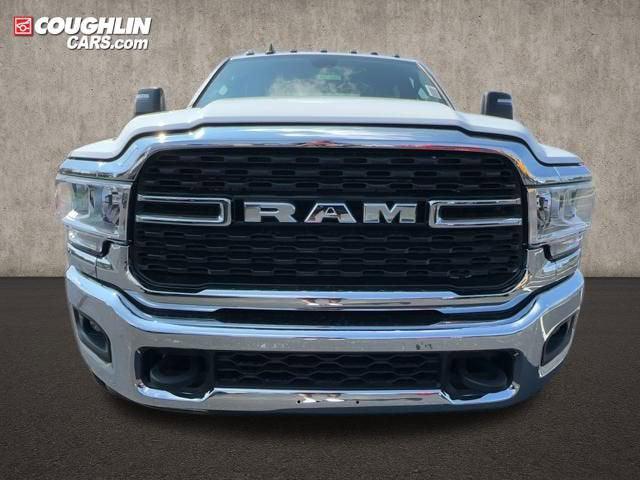 2023 RAM Ram 4500 Chassis Cab RAM 4500 SLT CHASSIS CREW CAB 4X4 60 CA 2023 RAM Ram 4500 Chassis Cab RAM 4500 SLT CHASSIS CREW CAB 4X4 60 CA