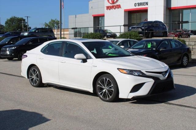 2020 Toyota Camry SE Hybrid