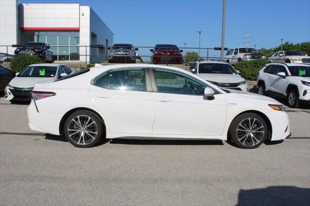 2020 Toyota Camry SE Hybrid