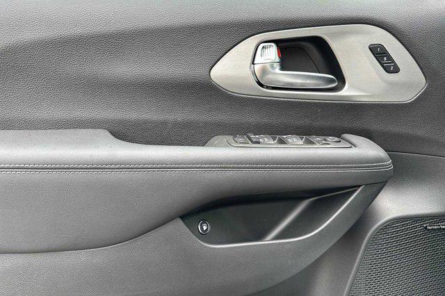 2023 Chrysler Pacifica Hybrid Limited