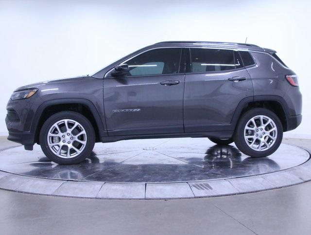 2023 Jeep Compass COMPASS LATITUDE LUX 4X4