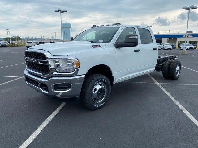 2023 RAM Ram 3500 Chassis Cab RAM 3500 TRADESMAN CREW CAB CHASSIS 4X4 60 CA