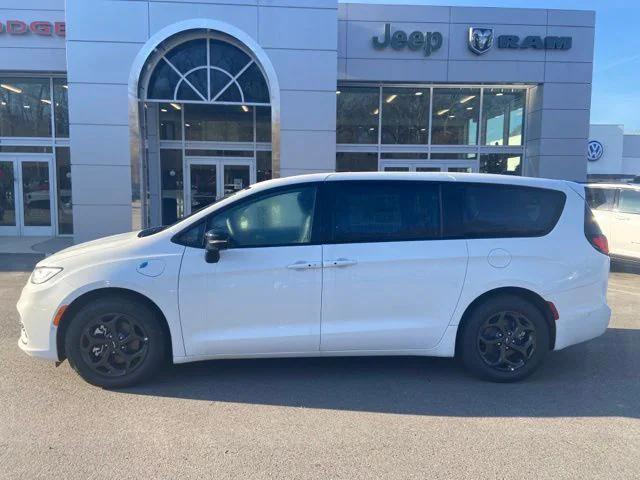 2023 Chrysler Pacifica Hybrid PACIFICA PLUG-IN HYBRID LIMITED 2023 Chrysler Pacifica Hybrid PACIFICA PLUG-IN HYBRID LIMITED