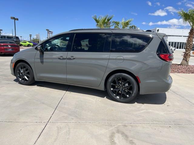 2023 Chrysler Pacifica PACIFICA TOURING L