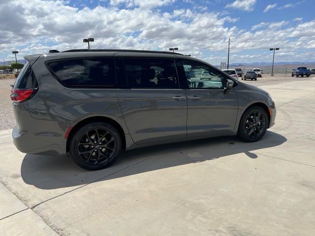 2023 Chrysler Pacifica PACIFICA TOURING L