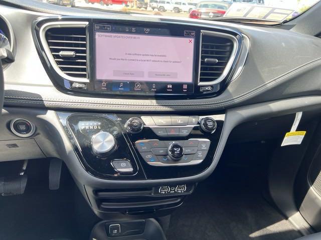 2023 Chrysler Pacifica PACIFICA TOURING L