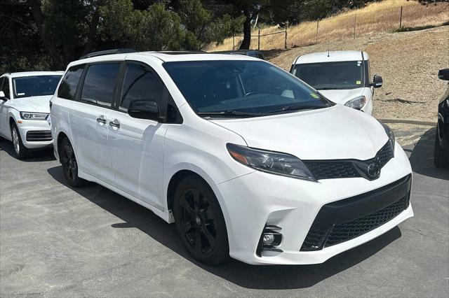 2020 Toyota Sienna SE 2020 Toyota Sienna SE