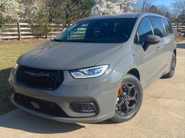 2023 Chrysler Pacifica Hybrid PACIFICA PLUG-IN HYBRID TOURING L