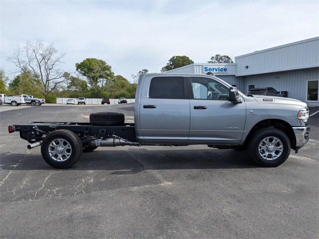 2024 RAM Ram 3500 Chassis Cab RAM 3500 SLT CREW CAB CHASSIS 4X4 60 CA