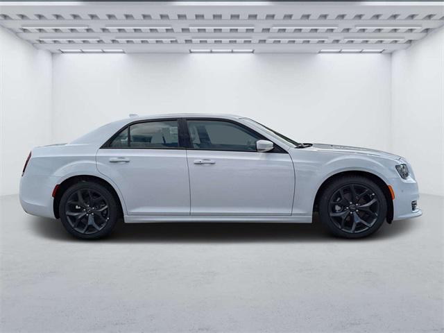 2023 Chrysler Chrysler 300 300 TOURING L RWD