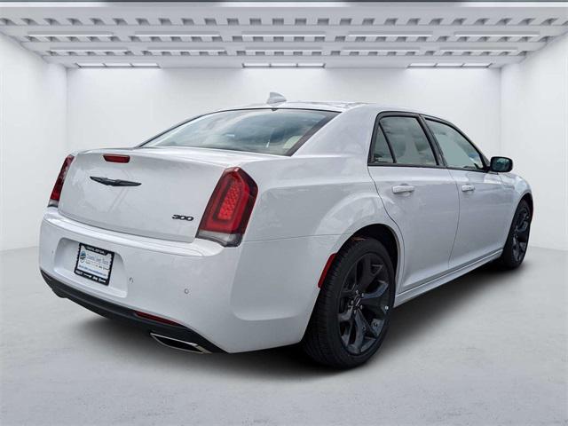 2023 Chrysler Chrysler 300 300 TOURING L RWD