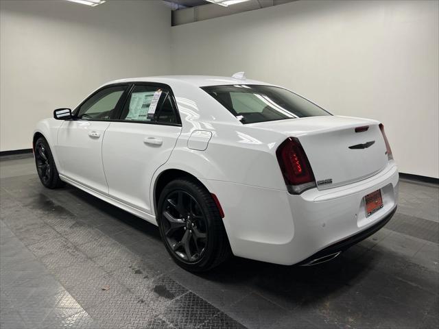 2023 Chrysler Chrysler 300 300 TOURING L RWD