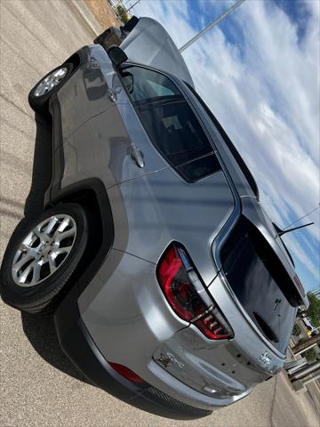 2023 Jeep Compass COMPASS LATITUDE LUX 4X4