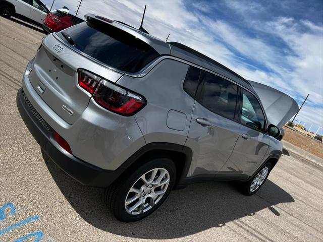 2023 Jeep Compass COMPASS LATITUDE LUX 4X4