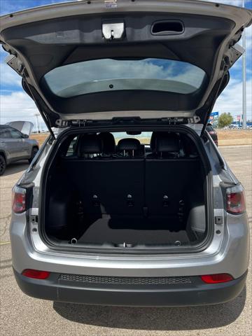2023 Jeep Compass COMPASS LATITUDE LUX 4X4