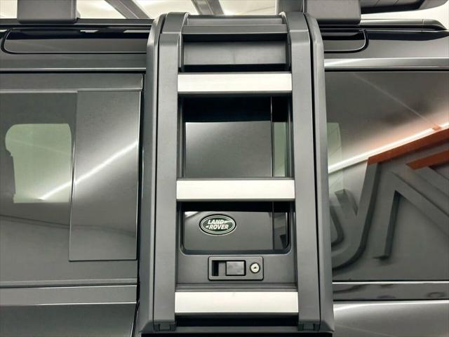 2023 Land Rover Defender 110 X-Dynamic SE