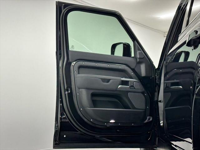 2023 Land Rover Defender 110 X-Dynamic SE