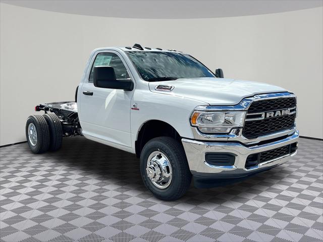 2024 RAM Ram 3500 Chassis Cab RAM 3500 TRADESMAN CHASSIS REGULAR CAB 4X4 60 CA