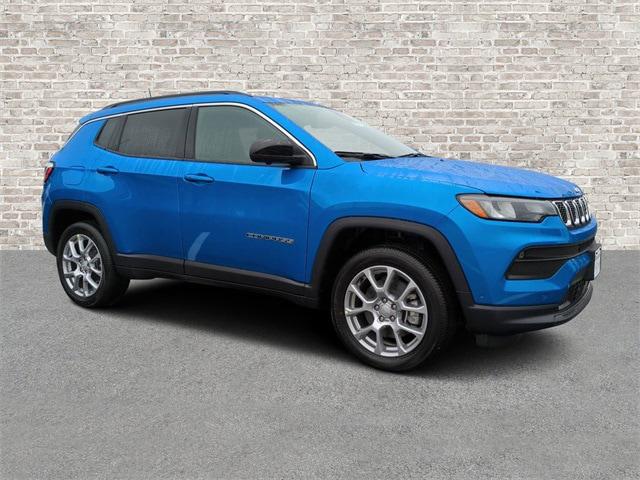 2023 Jeep Compass COMPASS LATITUDE LUX 4X4