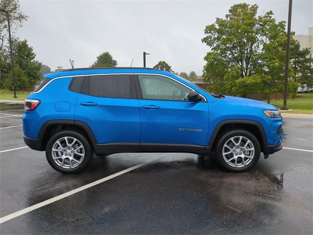 2023 Jeep Compass COMPASS LATITUDE LUX 4X4