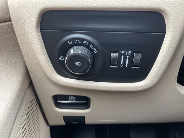 2023 Jeep Grand Cherokee GRAND CHEROKEE L LIMITED 4X4