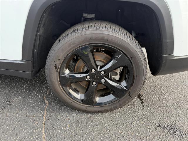 2023 Jeep Grand Cherokee Altitude 4x2