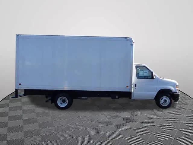 2024 Ford E-450 Cutaway Base
