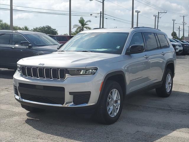 2022 Jeep Grand Cherokee L Laredo 4x4