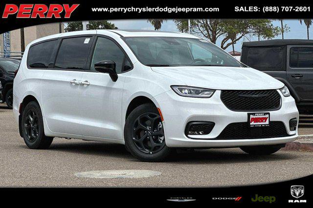 2023 Chrysler Pacifica Hybrid Limited for sale in National City, CA