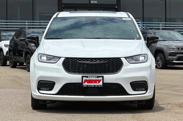 2023 Chrysler Pacifica Hybrid Limited