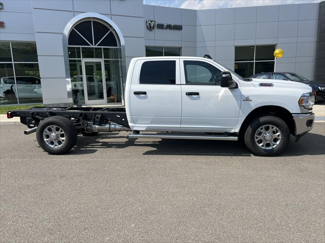 2023 RAM Ram 3500 Chassis Cab RAM 3500 TRADESMAN CREW CAB CHASSIS 4X4 60 CA