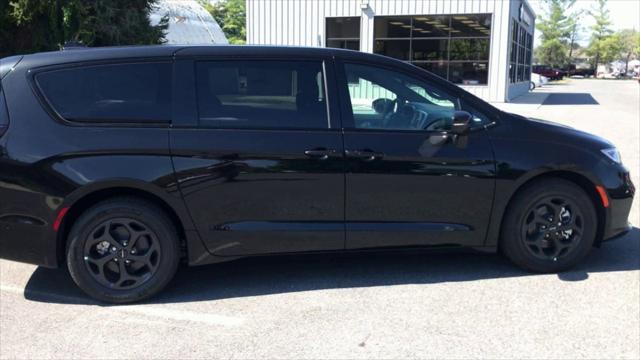 2023 Chrysler Pacifica Hybrid PACIFICA PLUG-IN HYBRID TOURING L